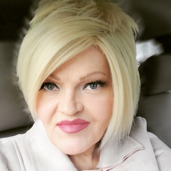 Meet your Posher, Lisa - Picture 1 of 2